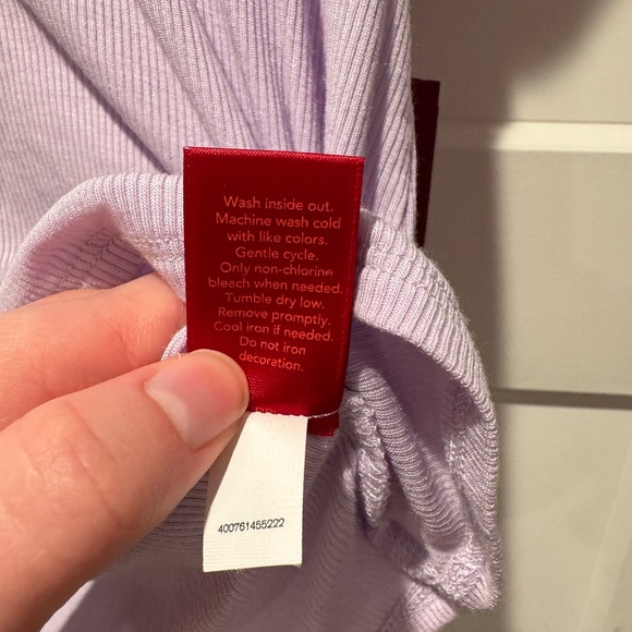 NWT Jennifer Lopez Light Purple Embellished V-Neck Ribbed Tee - Picture 6 of 7